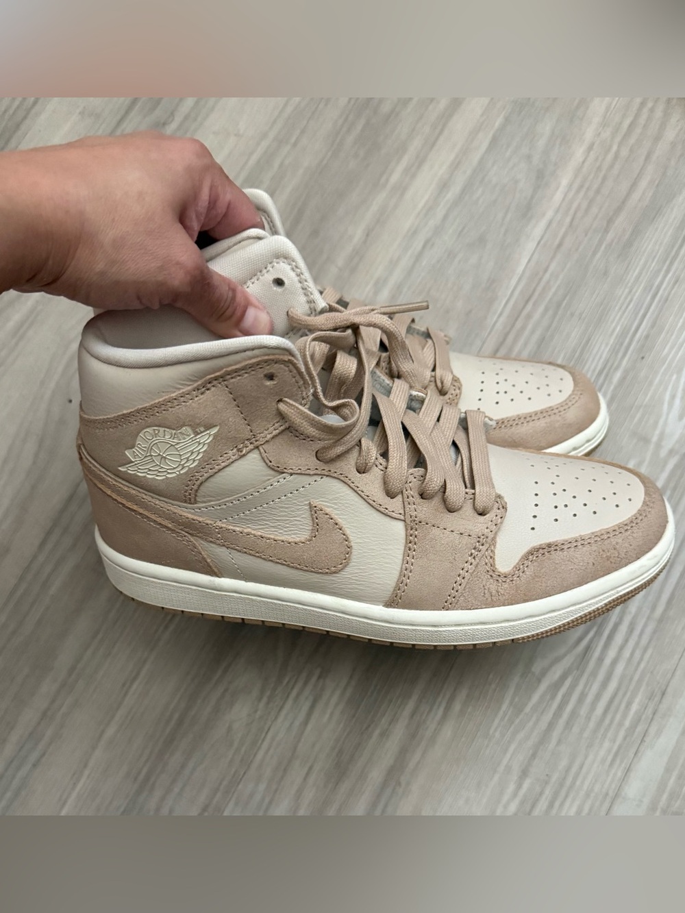 Nike Air Jordan 1 Mid SE legend light brown